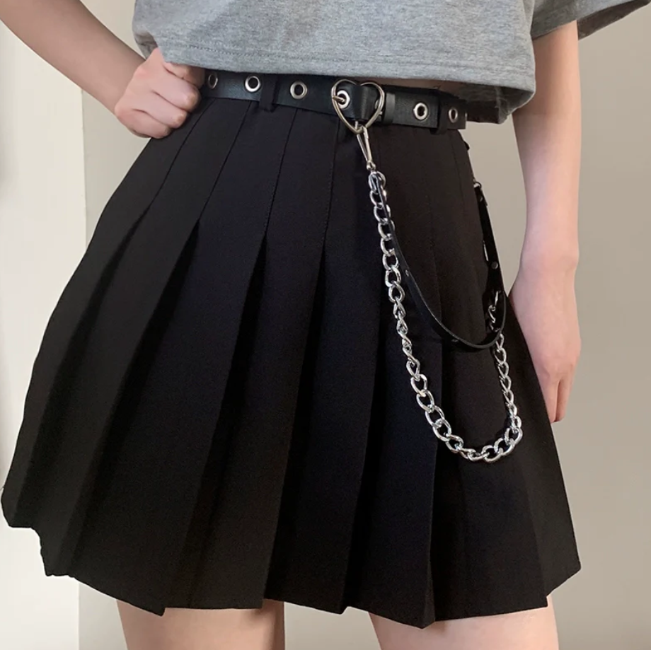 Are Wallet Chains Back In Style?