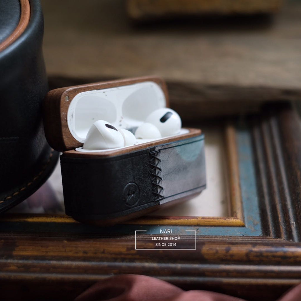 Airpod Embossed Leather Case Black