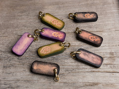 Handmade Leather Mens World of Warcraft Cool Keychain KeyCharm Keyring Pendant for Men